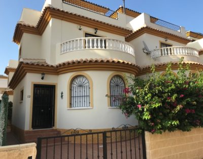 LJ00131 – A Detached Villa located to the urbanization of Oasis with a communal pool air con