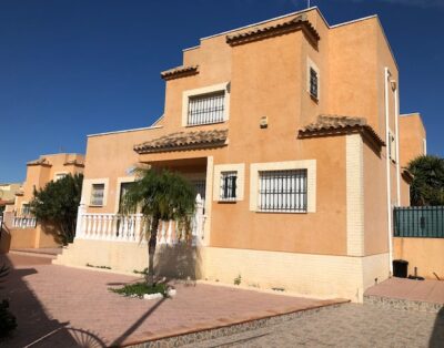LJ00138 – A lovely 2 bedroom, 2 bathroom property with communal pool