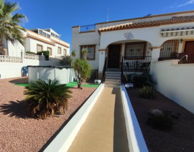 LJ00120 – a well presented quad property comprising of 3 bedrooms, 2 bathrooms and communal pool