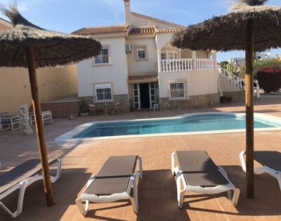 LJ00117 – Stunning 4 bedroom, 2 bathroom detached villa with private pool in a huge private garden