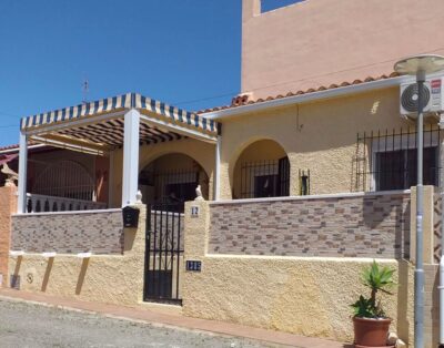 LJ00168 – A mid terraced 2 bedroom property situated in the Parque Pisuerga area. less than 1 minute walk to the “Grey Area” commercial area