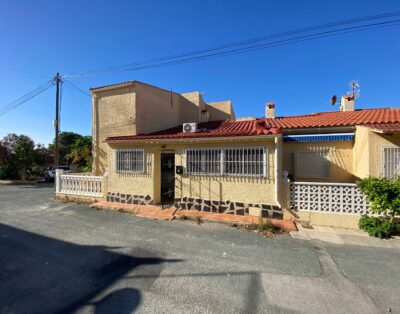 LJ00133 – A charming 2 Bedroom 1 bathroom refurbished “Rosita” in an excellent location, located in Parque Manzanares  (Sleeps 2 – 4).