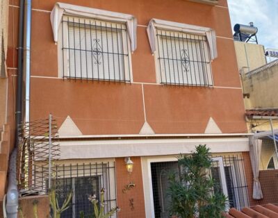 LJ00154 – A charming 2 bedroom, 2 bathroom property on 3 levels. Located in Parque Mundo