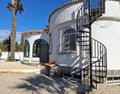 LJ00158 – Beautiful 3 bedroom, 2 bathroom detached property with private pool in a great located on Calle del Parque